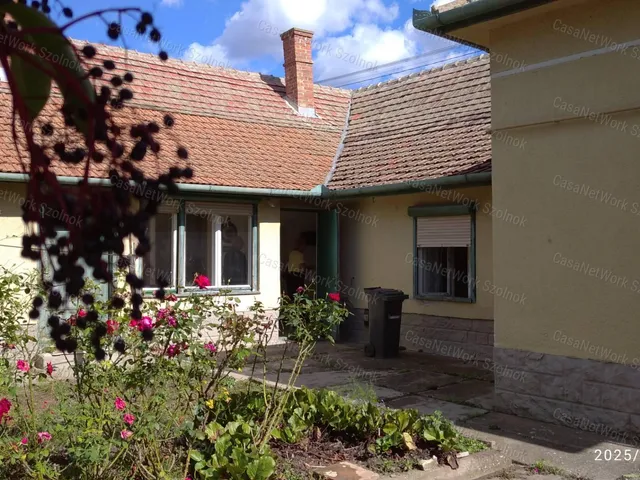 Eladó ház Tiszaföldvár 130 nm