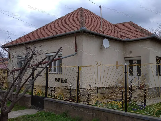 Eladó ház Tiszaföldvár 79 nm