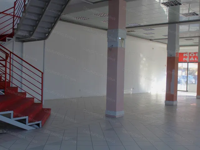Eladó kereskedelmi és ipari ingatlan Szolnok 1141 nm