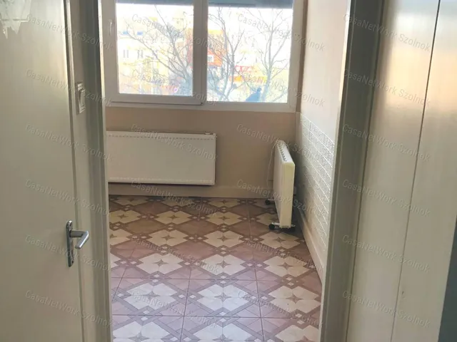 Kiadó kereskedelmi és ipari ingatlan Szolnok 14 nm