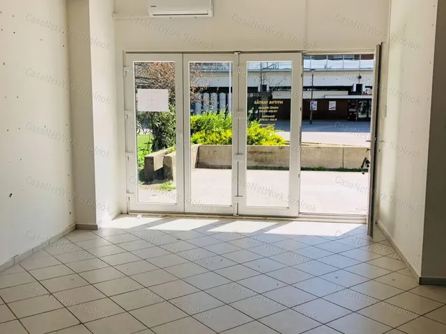 Kiadó kereskedelmi és ipari ingatlan Szolnok 40 nm