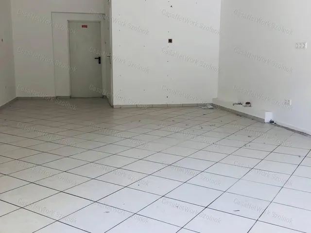 Kiadó kereskedelmi és ipari ingatlan Szolnok 40 nm