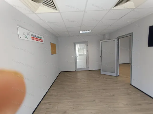 Kiadó kereskedelmi és ipari ingatlan Szolnok 45 nm