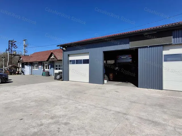 Eladó kereskedelmi és ipari ingatlan Szolnok 185 nm