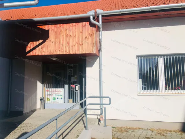 Eladó kereskedelmi és ipari ingatlan Nagykáta 350 nm