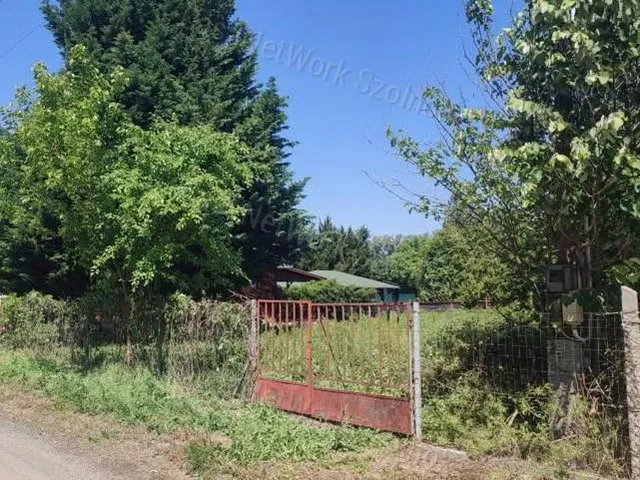 Eladó mezőgazdasági ingatlan Szolnok 800 nm