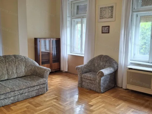 Eladó lakás Szolnok 87 nm