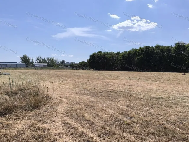 Eladó telek Szolnok 7655 nm