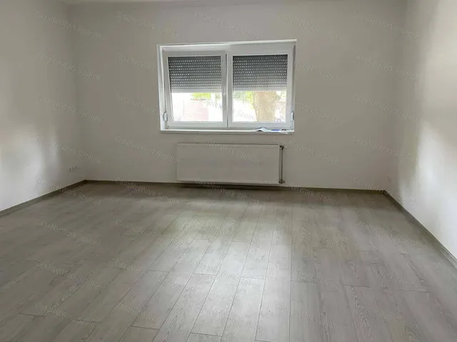 Eladó lakás Szolnok 78 nm