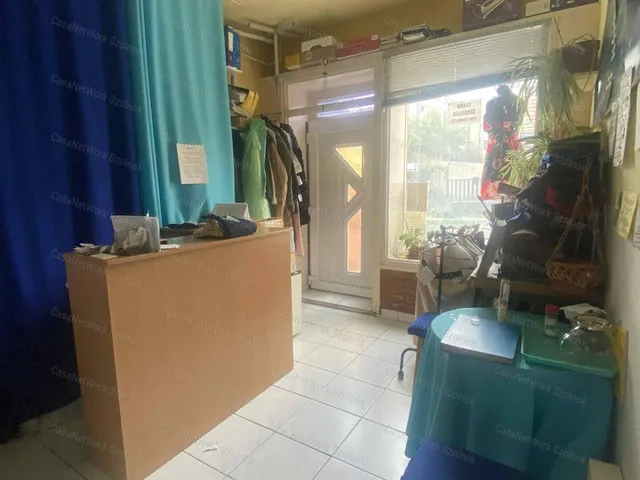 Kiadó kereskedelmi és ipari ingatlan Szolnok 30 nm