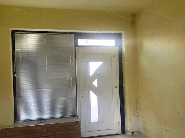 Kiadó kereskedelmi és ipari ingatlan Szolnok 30 nm