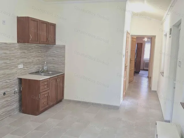 Kiadó ház Szolnok 85 nm