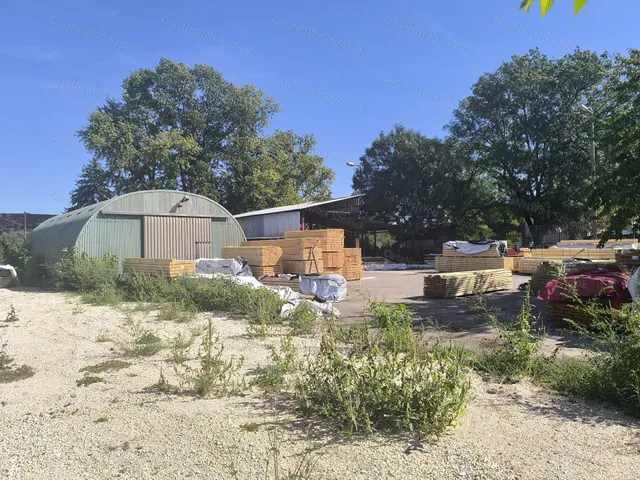 Kiadó kereskedelmi és ipari ingatlan Szolnok 339 nm