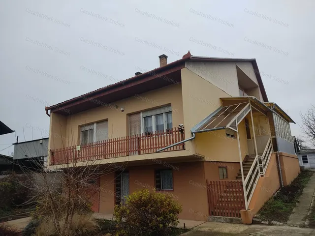 Eladó ház Tápiószele 180 nm