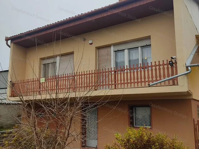 Eladó ház Tápiószele 180 nm