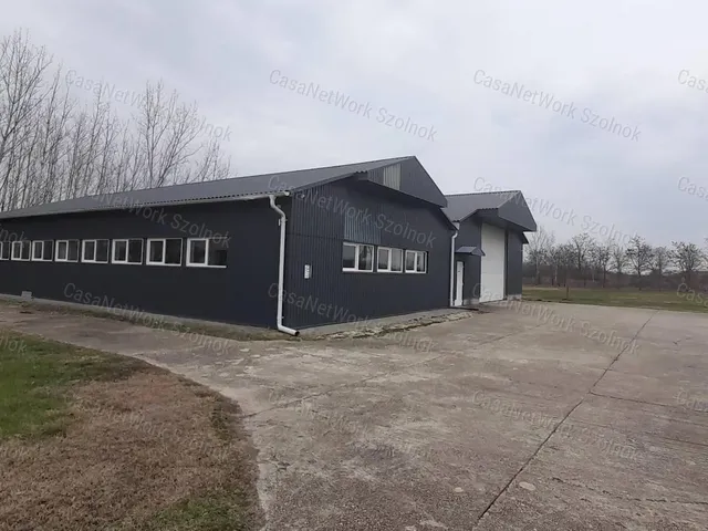 Kiadó kereskedelmi és ipari ingatlan Vezseny 475 nm