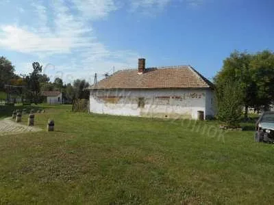 Eladó mezőgazdasági ingatlan Besenyszög 81 nm