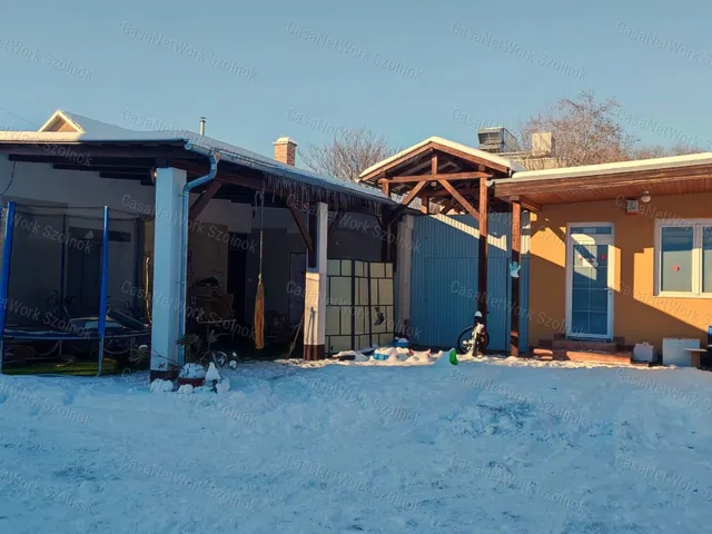 Eladó kereskedelmi és ipari ingatlan Szolnok 190 nm