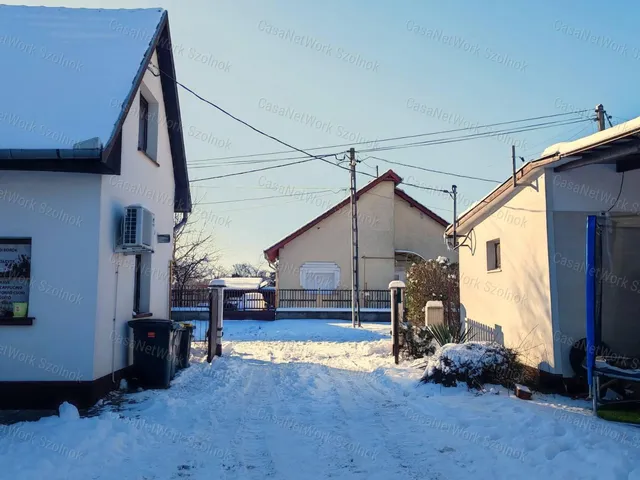 Eladó kereskedelmi és ipari ingatlan Szolnok 190 nm