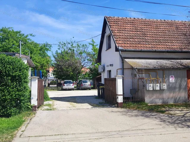 Eladó kereskedelmi és ipari ingatlan Szolnok 190 nm