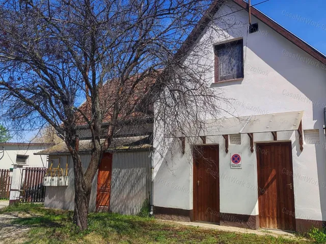 Eladó kereskedelmi és ipari ingatlan Szolnok 190 nm