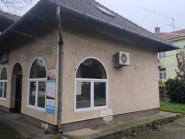 Eladó kereskedelmi és ipari ingatlan Martfű 35 nm