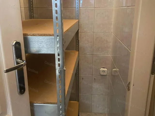 Kiadó kereskedelmi és ipari ingatlan Szolnok 43 nm