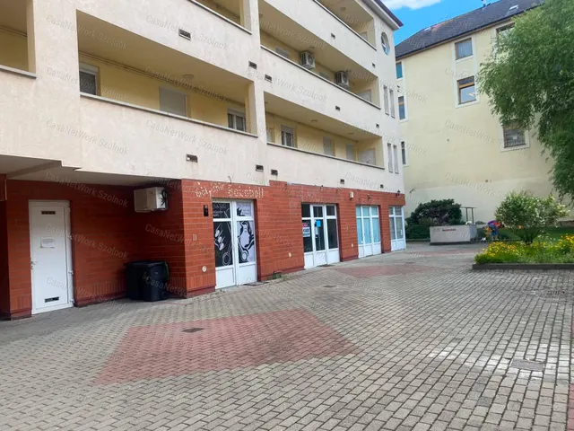 Kiadó kereskedelmi és ipari ingatlan Szolnok 43 nm
