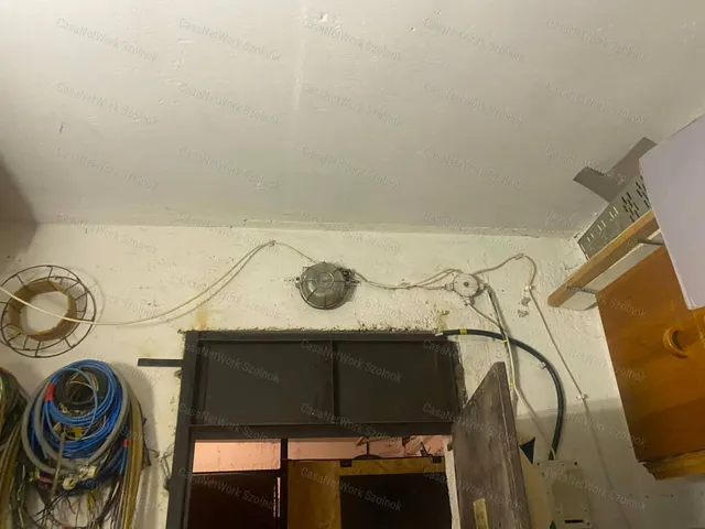 Eladó kereskedelmi és ipari ingatlan Szolnok 9 nm