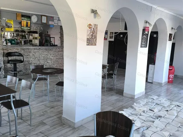 Eladó kereskedelmi és ipari ingatlan Tiszaföldvár 240 nm