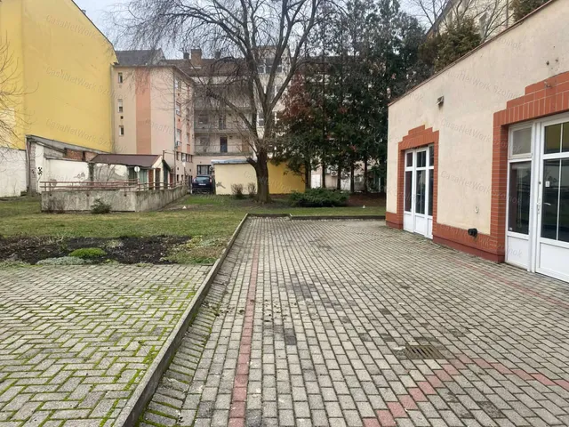 Kiadó kereskedelmi és ipari ingatlan Szolnok 43 nm