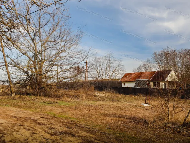 Eladó telek Tápiószentmárton 710 nm