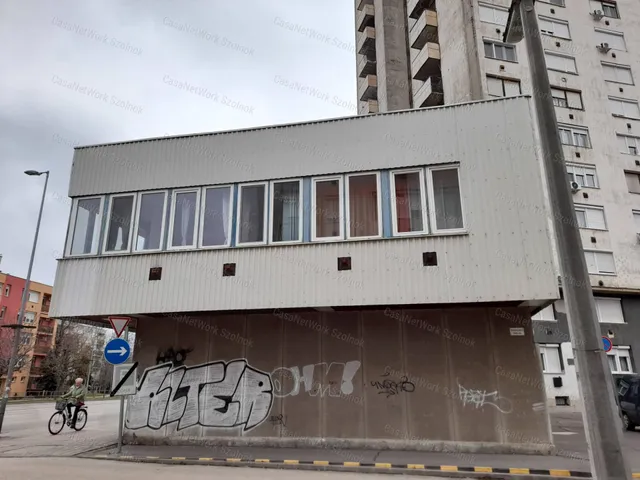 Eladó kereskedelmi és ipari ingatlan Szolnok 128 nm