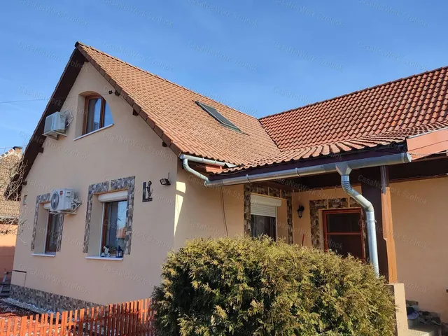 Eladó ház Tápiószele 175 nm