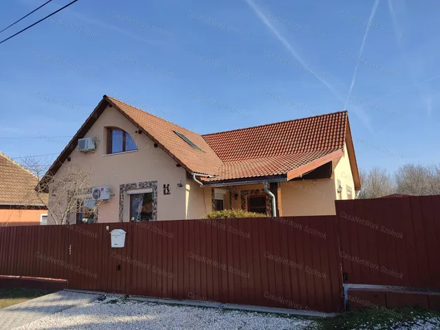 Eladó ház Tápiószele 175 nm