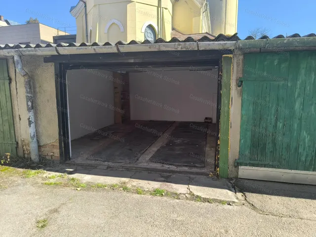 Kiadó garázs Szolnok 17 nm