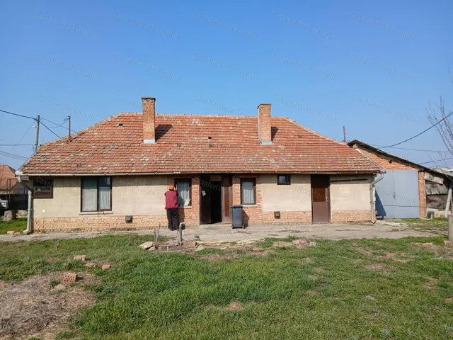 Eladó ház Tiszaföldvár 68 nm