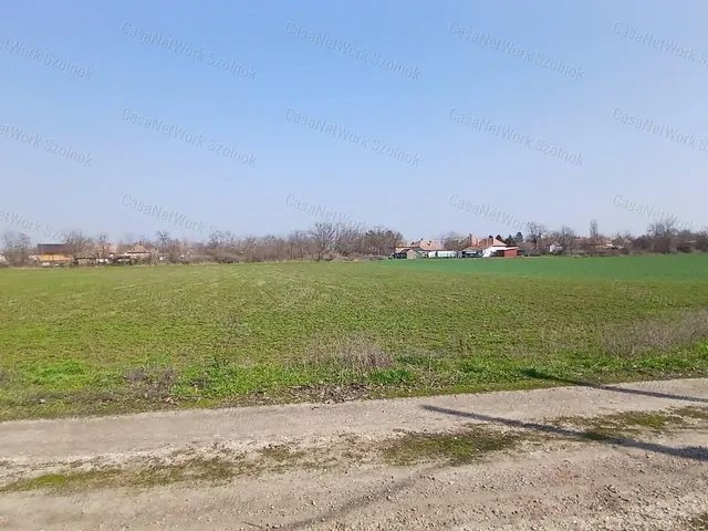 Eladó telek Tiszaföldvár 1828 nm