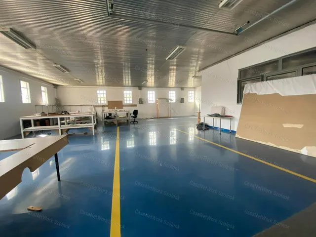 Kiadó kereskedelmi és ipari ingatlan Szolnok 1196 nm