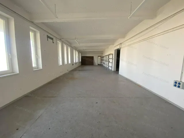 Kiadó kereskedelmi és ipari ingatlan Szolnok 98 nm