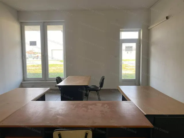 Kiadó kereskedelmi és ipari ingatlan Szolnok 98 nm