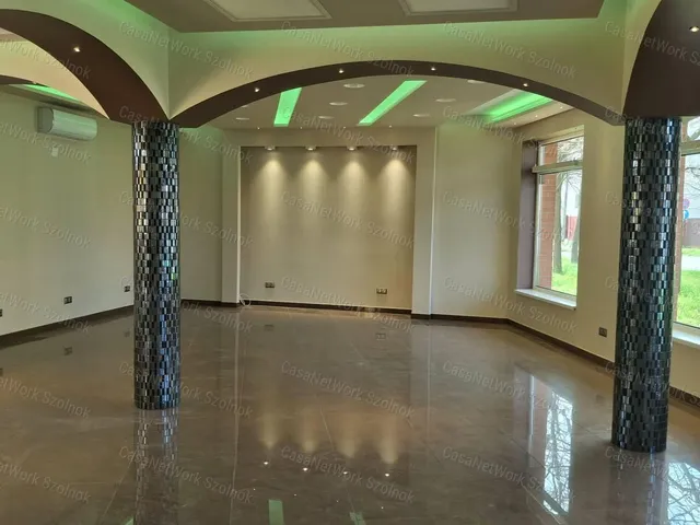 Kiadó kereskedelmi és ipari ingatlan Szolnok 150 nm