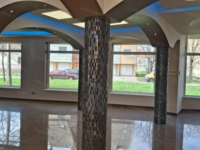 Kiadó kereskedelmi és ipari ingatlan Szolnok 150 nm