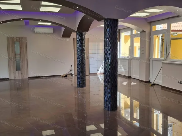 Kiadó kereskedelmi és ipari ingatlan Szolnok 150 nm