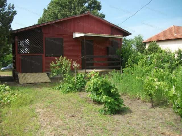 Eladó üdülő és hétvégi ház Tiszavárkony 36 nm