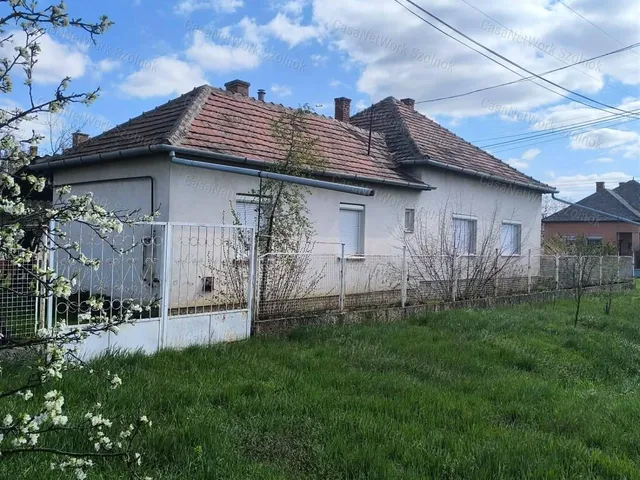 Eladó ház Tiszaföldvár 102 nm
