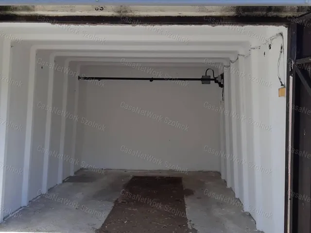 Eladó garázs Szolnok 16 nm
