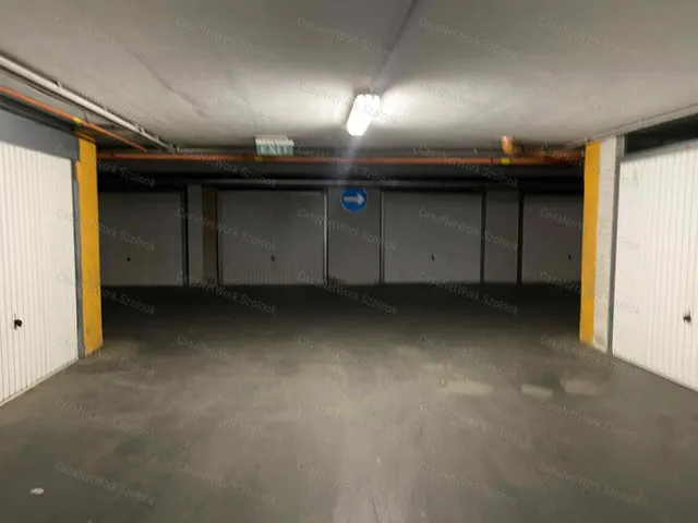 Kiadó garázs Szolnok 16 nm