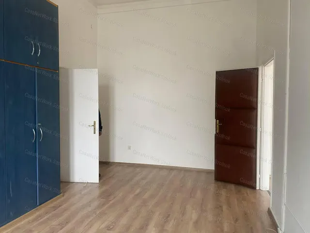 Kiadó kereskedelmi és ipari ingatlan Szolnok 36 nm