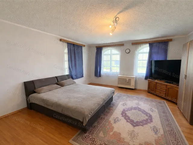 Eladó ház Újszász 74 nm